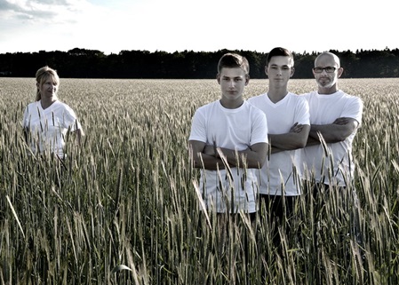 Familienfoto im Feld